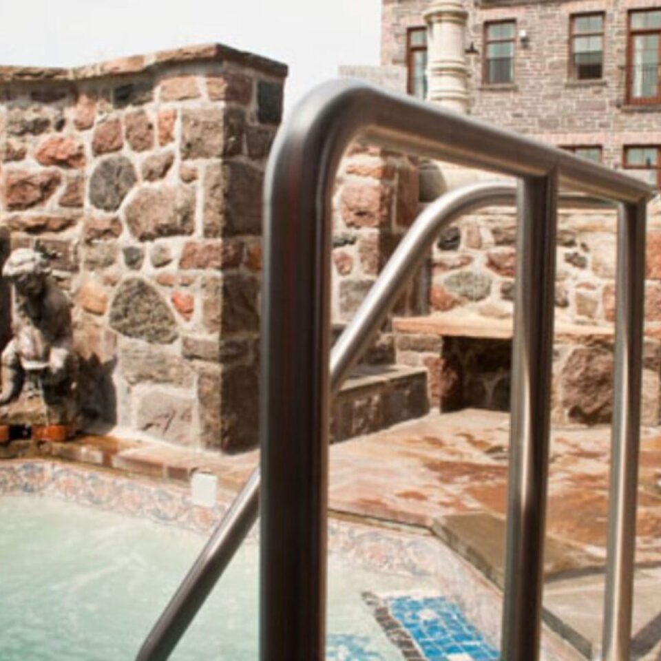 A stone grotto with a hot tub, plunge pool and lap pool was added to the west side of the inn in 1998.
