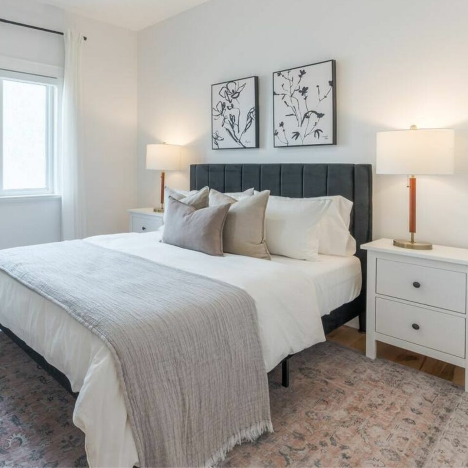 Charming 3 Bedroom Bungalow + Hot Tub