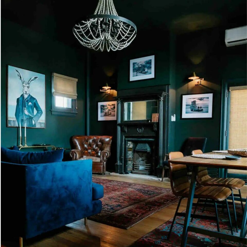 Restored 1850s Apartment with Hot Tub