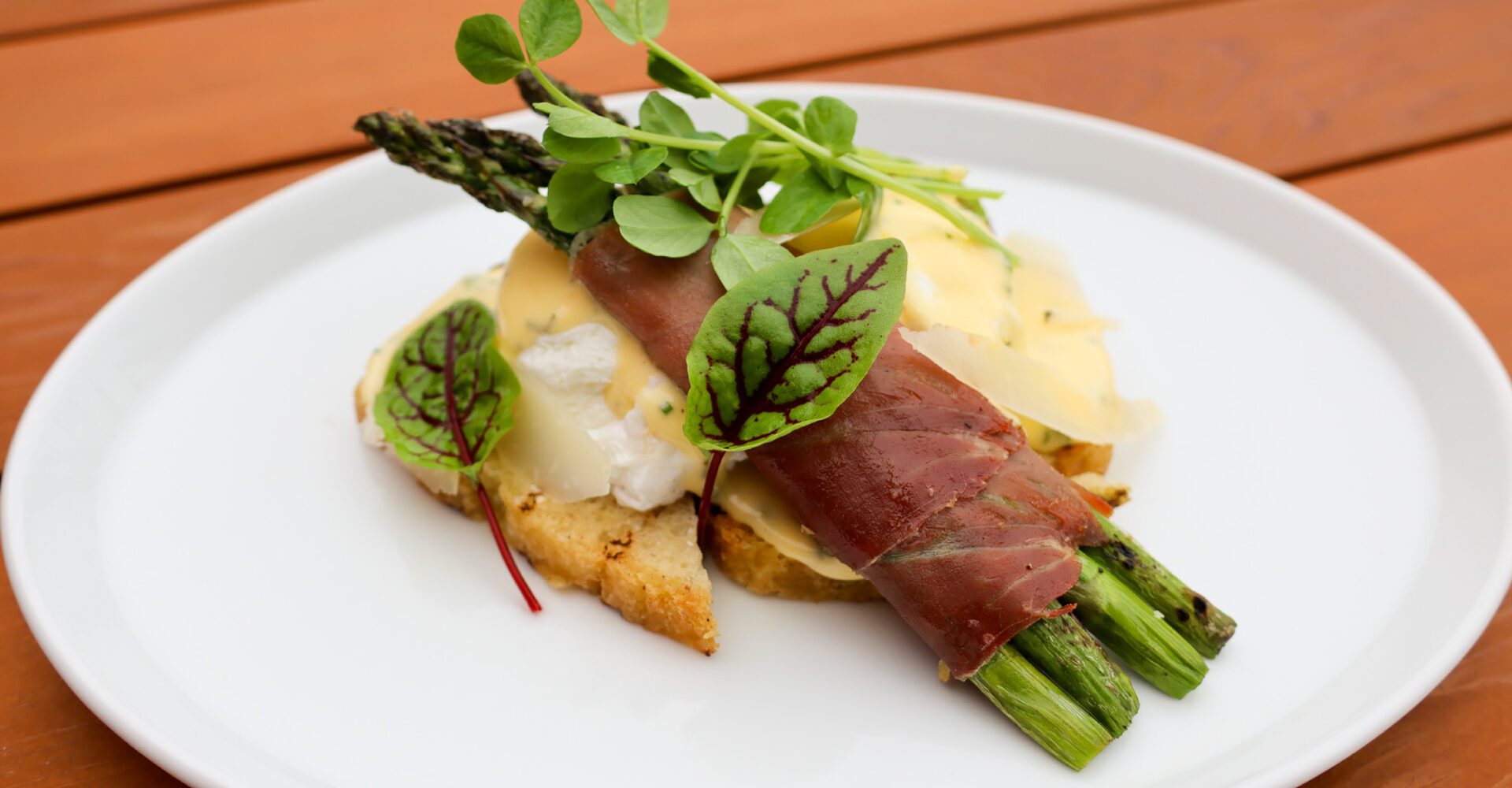 Asparagus Benedict with Herbed Béarnaise