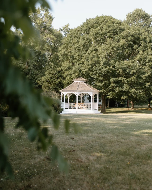 Getting married in the area this spring or summer season?Keep your favourite people close.Our Petit Pont Guest House and Barton Cottage are perfect for bridal parties, family and out-of-town guests who want to stay together but still have space to breathe.Morning mimosas. Hair and makeup in natural light. Everyone under one roof.Call us for more details! 905-349-3156